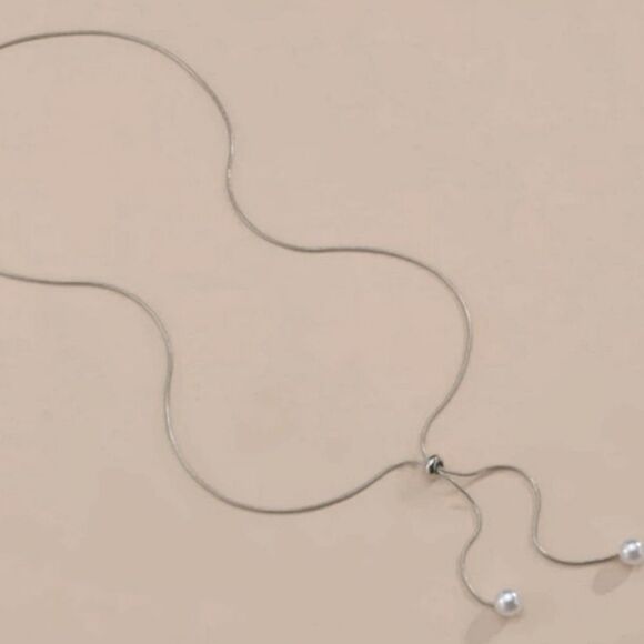- Silver adjustable pearl necklace - Picture 1 of 3